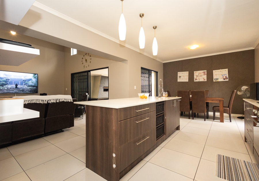 6 Bedroom Property for Sale in Parklands North Western Cape